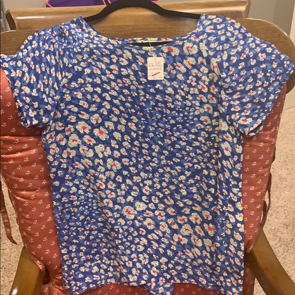 Cabi button back tee